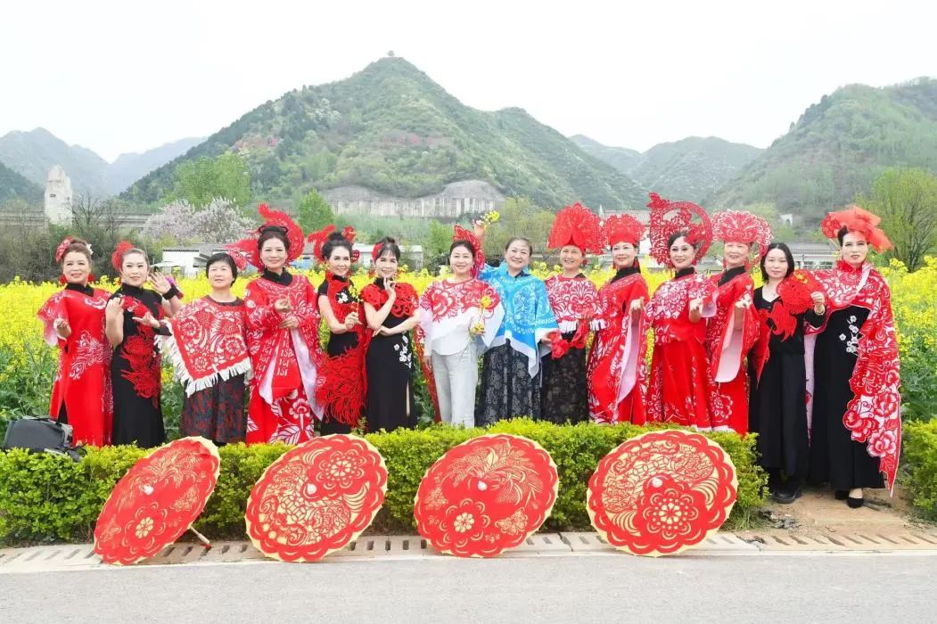临渭区文化馆“四进零距”文化志愿服务进景区活动走进桥南镇天留山