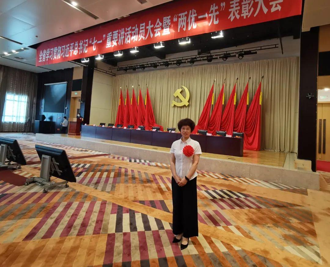 喜报：李红馆长荣获陕西省优秀共产党员荣誉称号