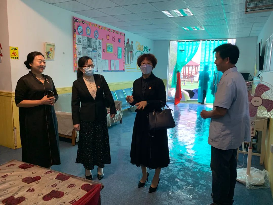 高举旗帜 响应号召 送文化 献爱心”系列文化活动走进临渭区老年公寓